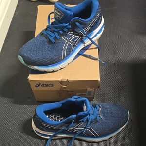 ASICS GT-2000 Navy and White Athletic Sneakers